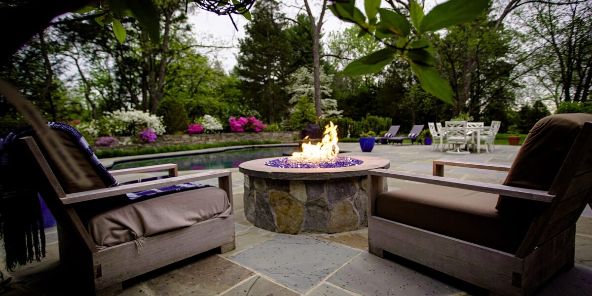 ‏firepit-on-the-patio