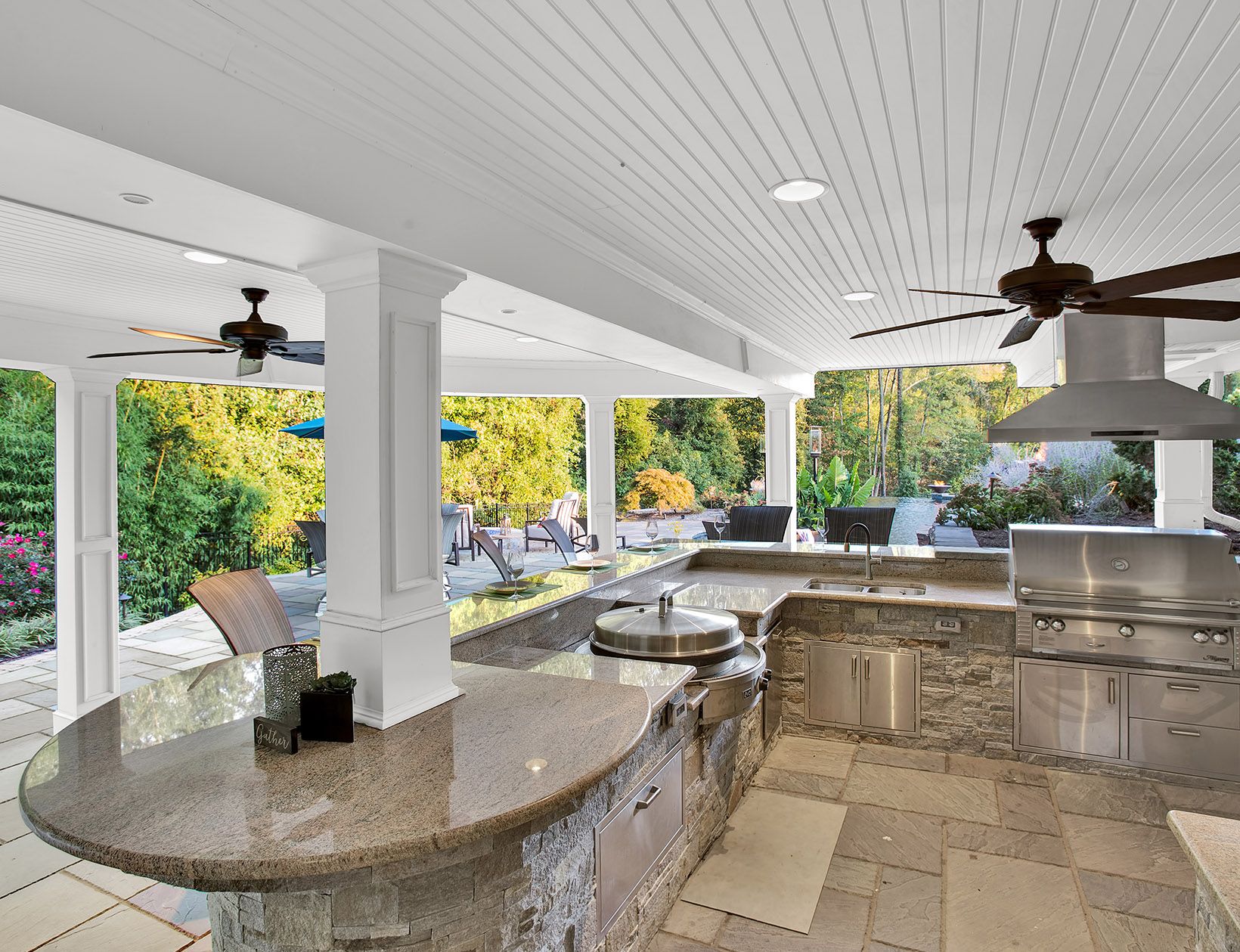 outdoor kitchen 