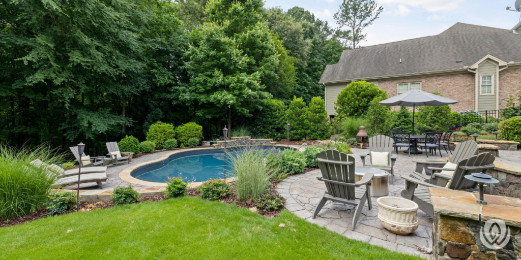 custom pool build cost