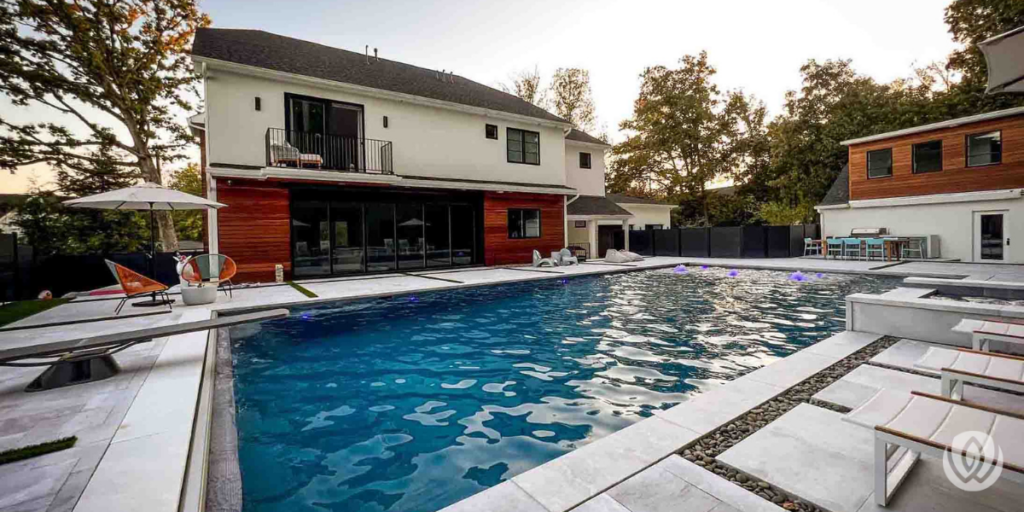 luxury pool build