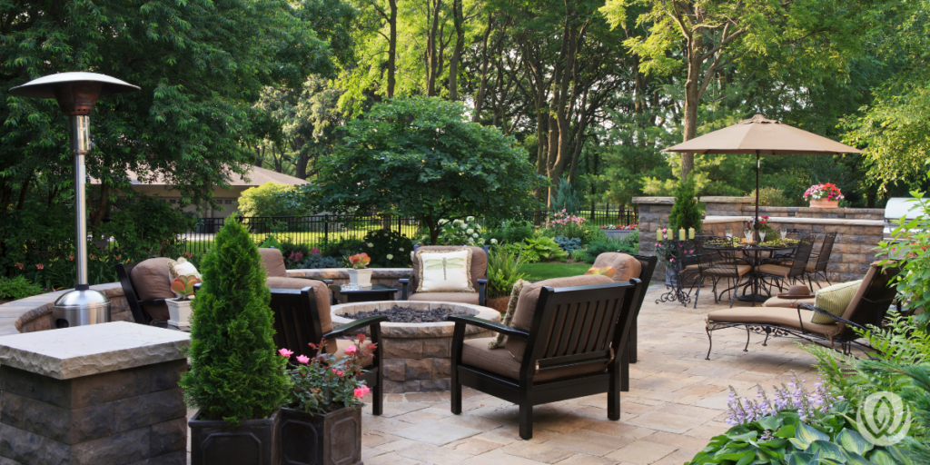 Garden patio with fire pit seating